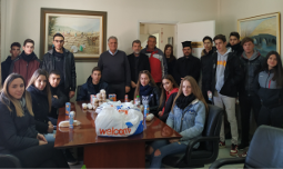Επίσκεψη του ΓΕΛ Προαστίου στο Δημαρχείο Παλαμά για φιλανθρωπικούς λόγους